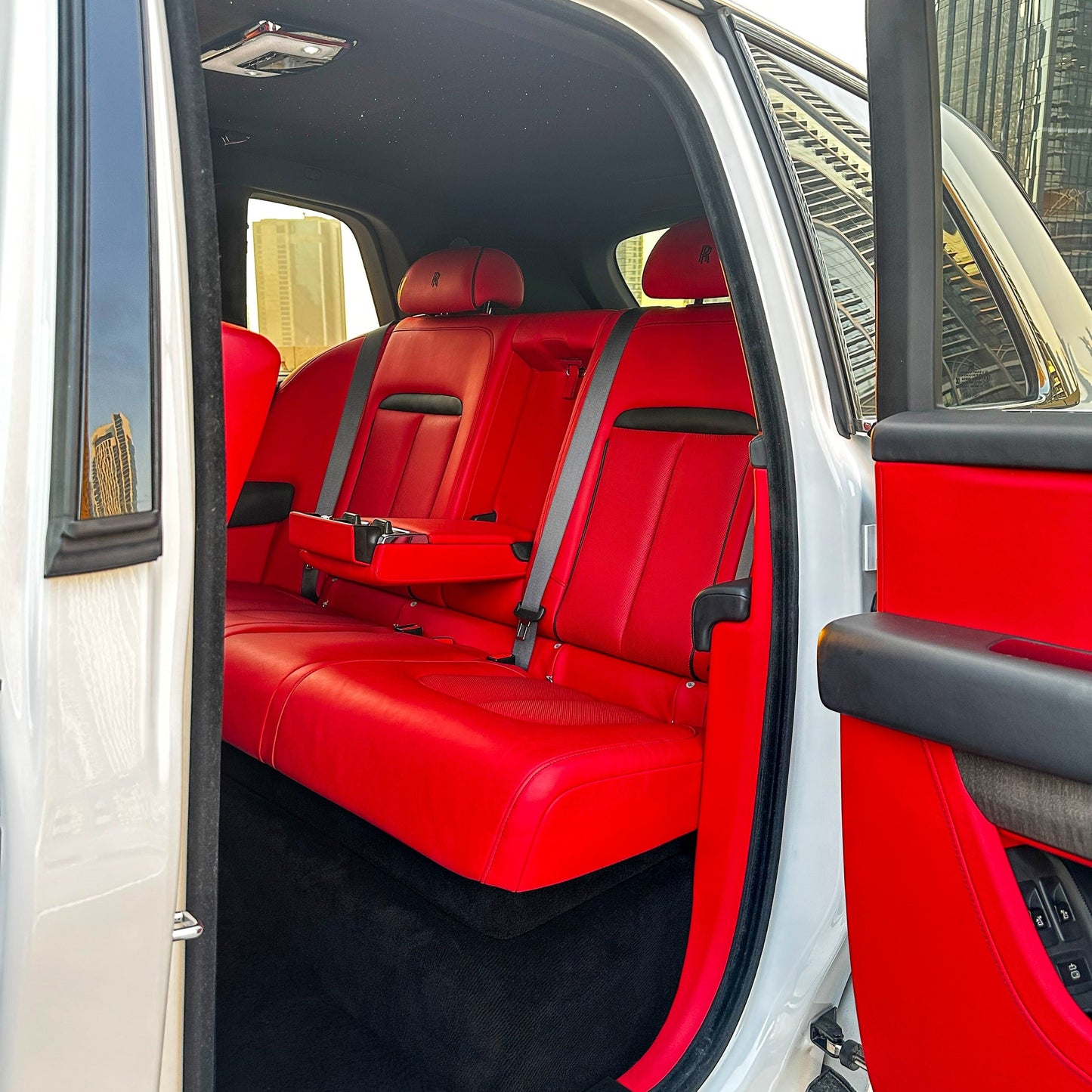 Hire Rolls Royce Cullinan White